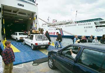 Οι Αθηναίοι συρρέουν στις παραλίες – Καυτή εβδομάδα αρχίζει τη Δευτέρα