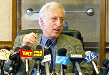 Ανευ αξίας η συλλογή υπογραφών για τις ταυτότητες