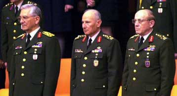 Νέα πυρά των Τούρκων στρατηγών κατά του Ιράν