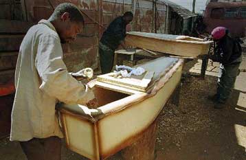 H επιστημονική κοινότητα απορρίπτει τις αιρετικές απόψεις για τα αίτια του AIDS