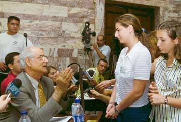 Οι ταυτότητες διχάζουν και τη Βουλή των Εφήβων