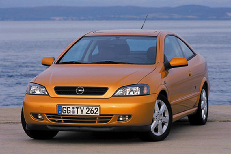 Ριζοσπαστικές αλλαγές στην εμφάνιση των νέων VW Golf και Opel Astra