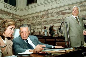 Η εκλογή Προέδρου και οι δηλώσεις Σταθόπουλου ανεβάζουν τους τόνους στη συζήτηση για την αναθεώρηση