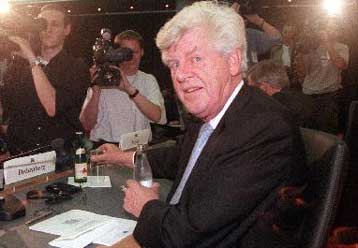 Η χαμηλότερη ισοτιμία στην ιστορία του ευρώ έναντι του δολαρίου