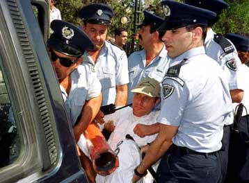 Διαμαρτυρία της Greenpeace στην Κύπρο με 12 συλλήψεις