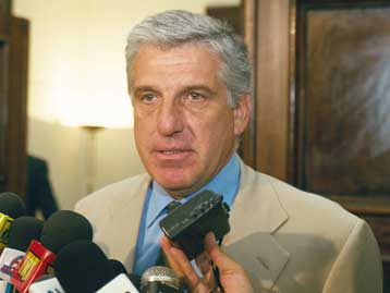 Ο προϋπολογισμός του 2001 και το ΧΑΑ απασχόλησαν την κυβερνητική επιτροπή