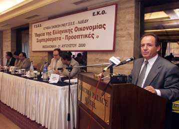 Ανεργία και χαμηλοί μισθοί τα κεντρικά κοινωνικά και οικονομικά προβλήματα