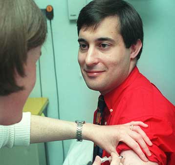 Σε Βρετανό βουλευτή η πρώτη δοκιμή εμβολίου κατά του AIDS σε άνθρωπο