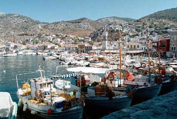 Εξι χιλιάδες θέσεις εργασίας και 150 δισ. δρχ. για τον τουρισμό το 2001