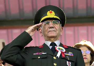 Ο Κιβρίκογλου υπέρ Ετζεβίτ στο θέμα των ισλαμιστών δημόσιων υπαλλήλων