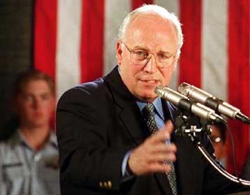 Επίθεση Τσένι κατά Κλίντον και Γκορ για την εικόνα των αμερικανικών Ενόπλων Δυνάμεων