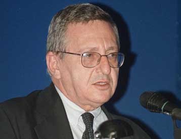 Δύο στρατηγικούς επενδυτές αναζητούν τα ΕΛΠΕ