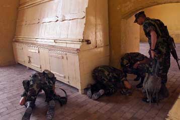 Εξουδετερώθηκε βόμβα κοντά στο κτίριο όπου θα καταλύσει ο Κλίντον στην Κολομβία