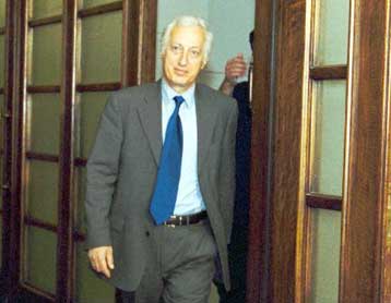 Σύγκρουση Σταθόπουλου με Βενιζέλο και Γιαννόπουλο στη Βουλή για τις σχέσεις Εκκλησίας – Κράτους