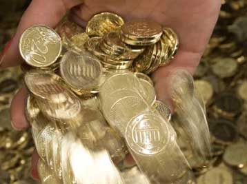 Σε ύψη-ρεκόρ το δολάριο – Ξεπέρασε τις 380 δραχμές