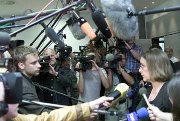 Ισόβια σε νεοναζί δολοφόνο Μοζαμβικανού στη Γερμανία – Εκκληση Σρέντερ για αντίσταση στην ακροδεξιά