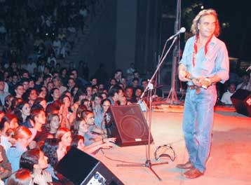 Συναυλία του Νίκου Παπάζογλου στην Εδεσσα