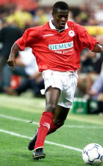 Αγώνας δρόμου στον Ολυμπιακό για να προλάβει ο Οφορίκουε το ματς με τη Βαλένθια