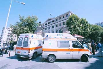 Με διαδηλώσεις κατά τη διάρκεια της ΔΕΘ απειλούν οι εργαζόμενοι στο ΕΚΑΒ Θεσσαλονίκης