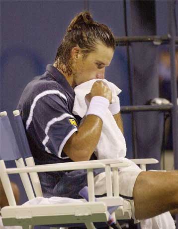 Εξω από τον πρώτο γύρο Ράφτερ, Kέρτεν στο US open