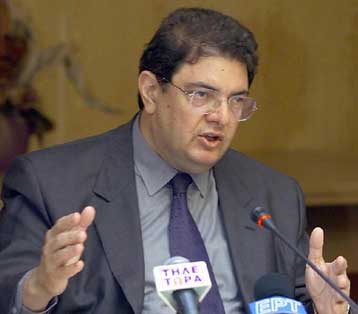 Εννέα ιδιωτικές εταιρείες θα λάβουν άδειες σταθερής τηλεφωνίας – Αντιδράσεις από τη ΝΔ