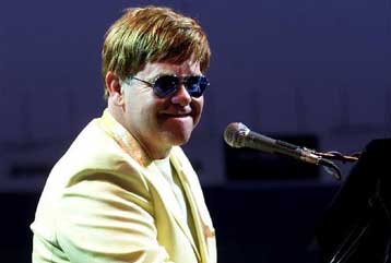 Για μία ή για δύο ημέρες θα είναι κοντά μας ο Ελτον Τζον;