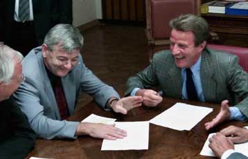 Καταπέλτης ο Φίσερ για την κατάσταση των Σέρβων του Κοσόβου