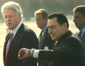 Συνάντηση Κλίντον – Μουμπάρακ στο Κάιρο – Σκληρή στάση από Αραφάτ