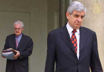 Παραιτήθηκε και επισήμως ο Σεβενεμάν