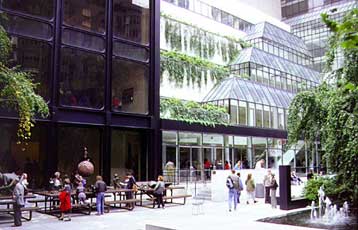 Απεργούν στο ΜοΜΑ, αλλά με ανοιχτές πόρτες