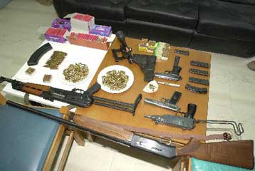 Οπλοφορεί ένας στους δέκα Ελληνες – Ανθεί το λαθρεμπόριο όπλων