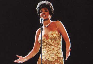 Ακυρώνεται η συναυλία της Μπάσεϊ στο Ηρώδειο