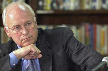 Ο Ντικ Τσένι υπέγραφε συμβόλαια με τον αμερικανικό στρατό σε ειρηνευτικές αποστολές