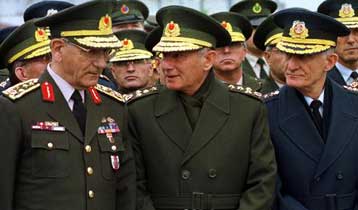 Η Αθήνα κερδίζει έδαφος από την Αγκυρα στο διπλωματικό τομέα, τονίζει Τούρκος διπλωμάτης