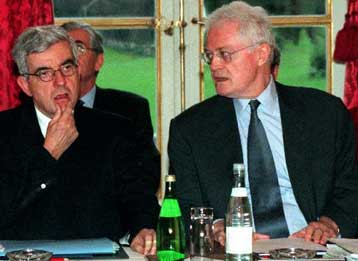 Ανακοινώνεται η απομάκρυνση Σεβενεμάν από τη γαλλική κυβέρνηση