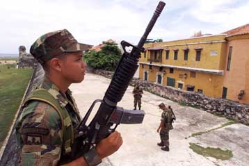 Νέες επιθέσεις ακροδεξιών ανταρτών στην Κολομβία με 17 θύματα