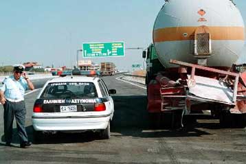 Δεκαεννέα νεκροί και 120 τραυματίες το τριήμερο – Σε επιφυλακή η Τροχαία