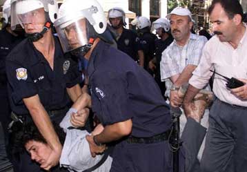 Νέα επεισόδια και συλλήψεις στην Τουρκία για την αλλαγή του σωφρονιστικού συστήματος