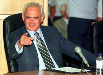 Ο υπουργός Αμυνας στη Σύνοδο του Ευρωπαϊκού Σοσιαλιστικού Κόμματος