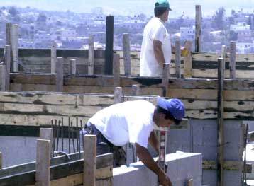 Περισσότεροι από πέντε εκατομμύρια Ιταλοί απασχολούνται στην παραοικονομία