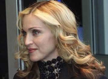 Προβλήματα προκαλεί στη Μαντόνα το Διαδίκτυο