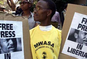 Απελευθερώθηκαν οι δημοσιογράφοι που κρατούνταν για κατασκοπία στη Λιβερία