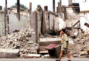 Εκατοντάδες τραυματίες και χιλιάδες άστεγοι από ισχυρό σεισμό στην Κίνα