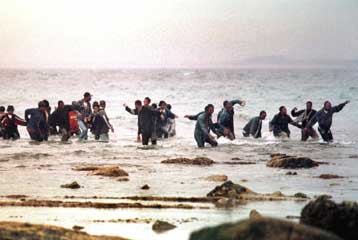 Σκάφος με 33 Ινδούς λαθρομετανάστες εντοπίστηκε στο ακρωτήριο Ταίναρο