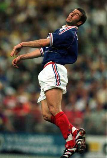 Κορυφαίος παίκτης του EURO 2000 o Zιντάν – Παίκτης της χρονιάς ο Ρεδόνδο