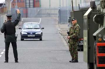 Ενισχύεται η παρουσία του βρετανικού στρατού στη Β.Ιρλανδία – Φόβοι για νέα έξαρση βίας