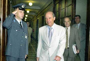 Συστάσεις Σημίτη για μειωμένες δαπάνες στα υπουργεία