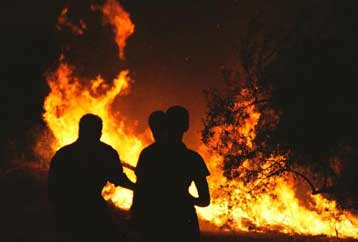 Νεκρό ηλικιωμένο ζευγάρι στα Ιωάννινα – Κινδυνεύει από πυρκαγιά ολόκληρο χωριό