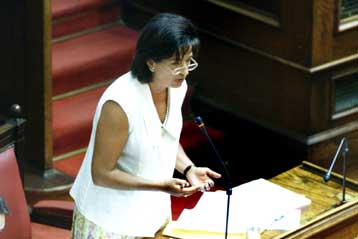 Ψηφίστηκε επί της αρχής το νομοσχέδιο για τη μονιμοποίηση 12.000 συμβασιούχων