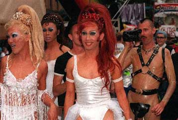 Και οι τραβεστί θα πουν αντίο στους Ολυμπιακούς του Σίδνεϊ